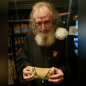 NWT! HARRY POTTER Dumbledore Seven (7) Horcrux Charm Bracelet Universal Studios